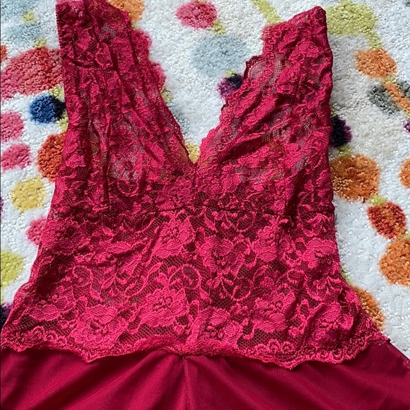 Lingerie - Picture 2 of 5